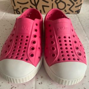 Hot pink size 6 toddler native shoes